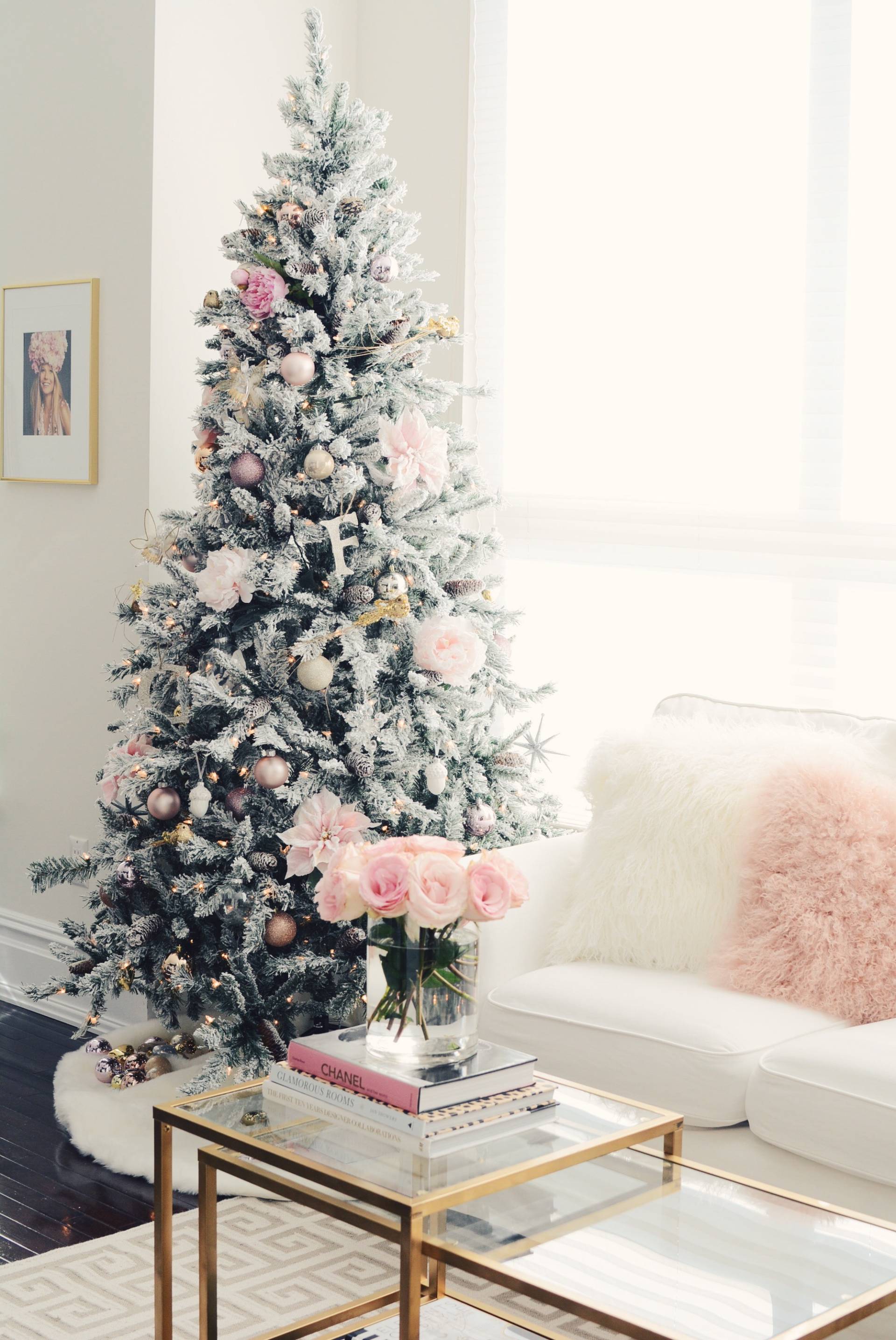 How to Decorate the Perfect Pink Christmas Tree | The Pink Dream