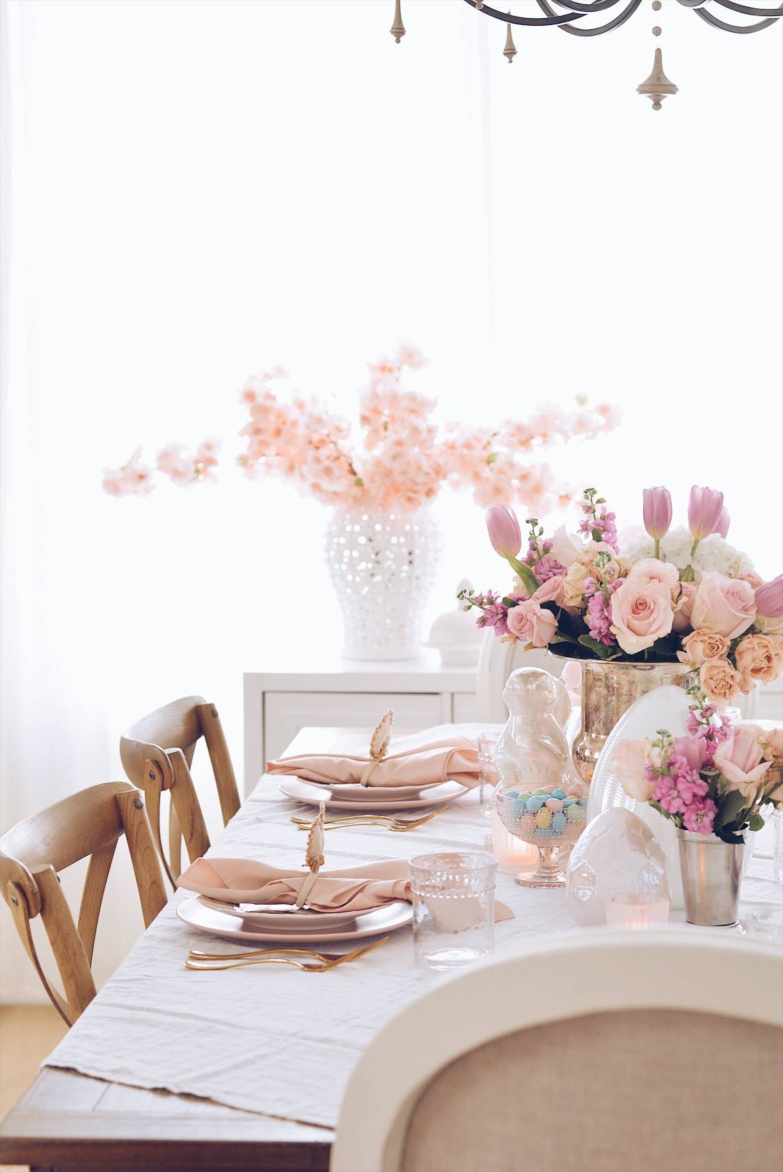 Beautiful Easter Tablescape Ideas: Easter Table Decor - The Pink Dream