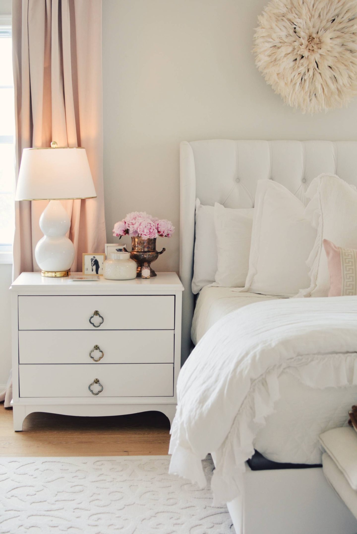 How To Make a Bed Like a Pro - Three Ways to Style Your Bed - The Pink ...